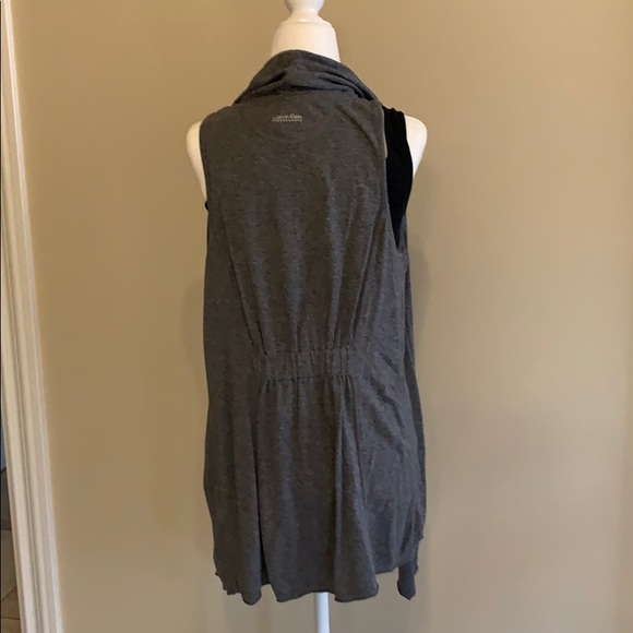 Calvin Klein sleeveless sweater vest - Picture 3 of 4